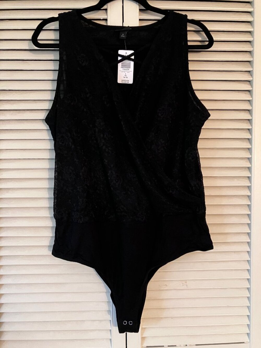 Torrid Size 1 (14-16) NWT Black Sleeveless Lace Open Draped V Neck Bodysuit